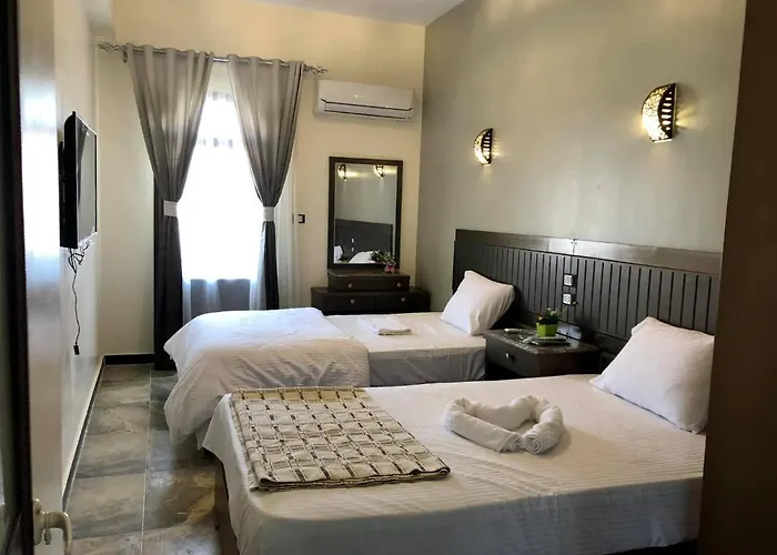 Room In Condo - Dahab Motel, Triple Room With 3 Beds Walking Distance To The Beach